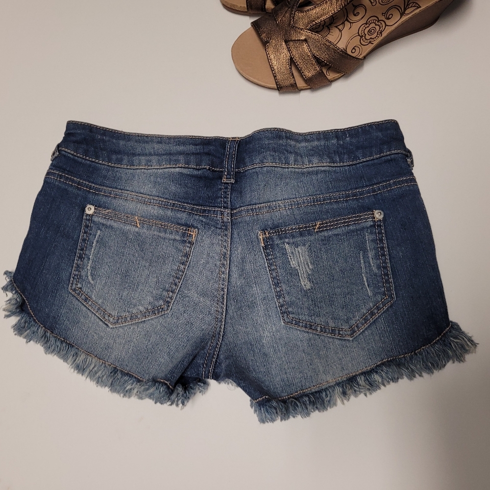 New Mossimo Denim Floral Shorts NWOT - Picture 2 of 3